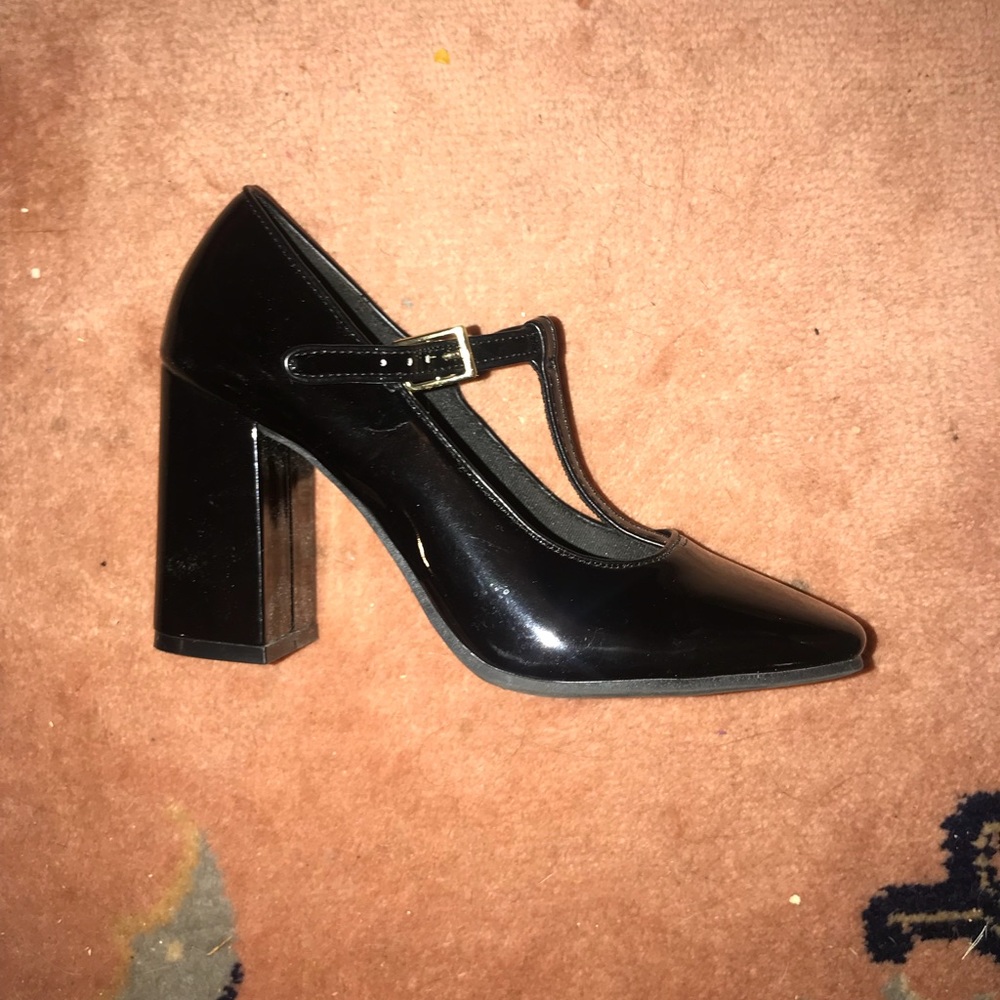size 5 t-strap heel, patent leather chunky heel